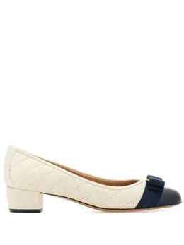 Ferragamo: Белые туфли  Vara