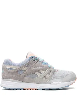 Reebok: Светлые кроссовки 