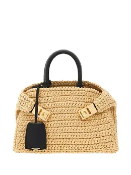 Ferragamo: Бежевая сумка 