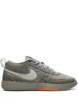 Nike: Зелёные кроссовки 