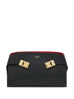 Ferragamo: Чёрная сумка 