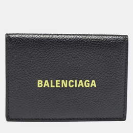 Balenciaga: Обложка