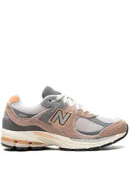 New Balance: Бежевые кроссовки  2002R