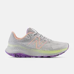 New Balance: Серые кроссовки 