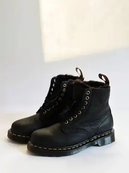 Dr. Martens: Чёрные ботинки  1460 Pascal