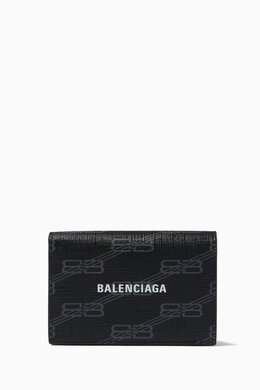 Balenciaga: Обложка