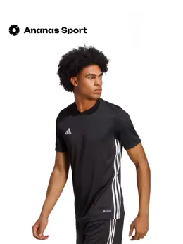 Adidas: Чёрная футболка 