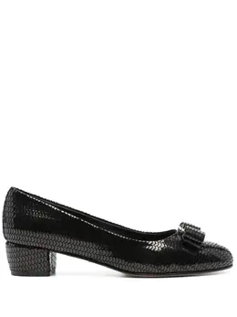Ferragamo: Чёрные туфли  Vara