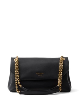 Prada: Чёрная сумка 
