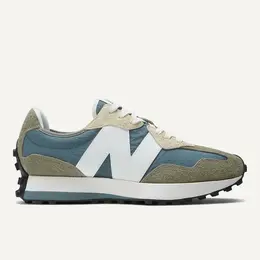 New Balance: Серые кроссовки 