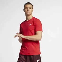 NIKE: Спортивная футболка  Club