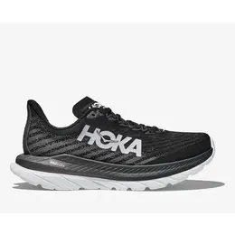 HOKA: Чёрные кроссовки