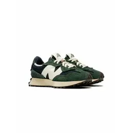 New Balance: Зелёные кроссовки 
