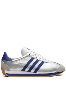 adidas: Серебристые кроссовки 