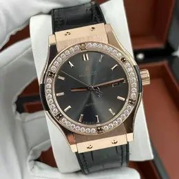 HUBLOT: Часы 