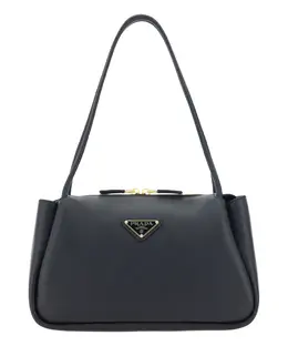 Prada: Чёрная сумка 
