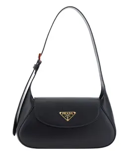 Prada: Чёрная сумка 