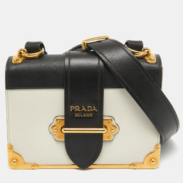Prada: Чёрная сумка 