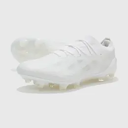 adidas: Белые кеды 