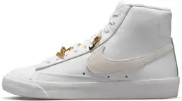 Nike: Белые кеды  Blazer Mid 77