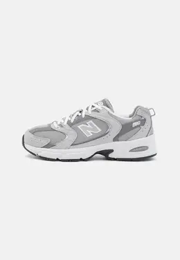 New Balance: Серые кроссовки  530