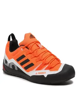 Adidas: Оранжевые кроссовки  Terrex Swift