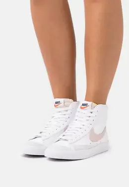 Nike: Белые кеды  Blazer Mid 77