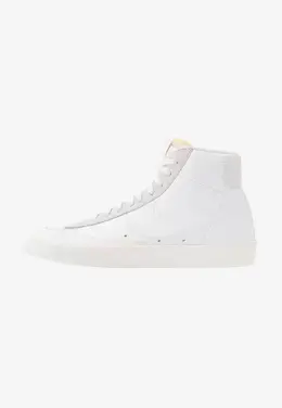 Nike: Белые кеды  Blazer Mid