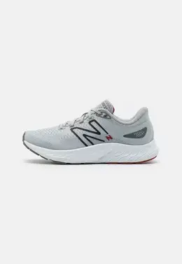 New Balance: Серые кроссовки  Fresh Foam