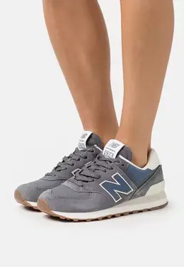 New Balance: Серые кроссовки 