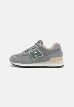 New Balance: Серые кроссовки 