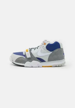 Nike: Белые кроссовки 