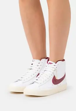 Nike: Белые кеды  Blazer Mid 77