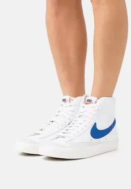 Nike: Белые кеды  Blazer Mid 77