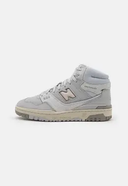 New Balance: Серые кеды 