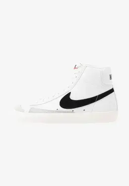 Nike: Белые кеды  Blazer Mid 77