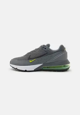 Nike: Серые кроссовки  Air Max