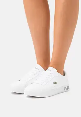 Lacoste: Белые кеды 