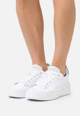 Lacoste: Белые кеды 