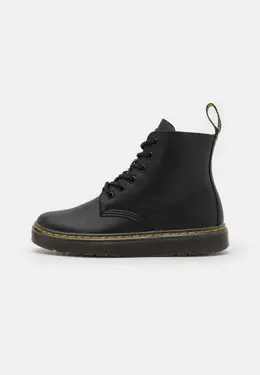 Dr. Martens: Чёрные ботинки 