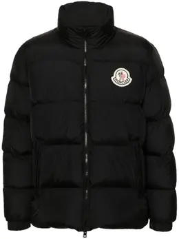 Moncler: Чёрная куртка 