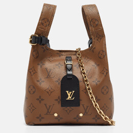 Louis Vuitton: Чёрная сумка 