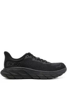 HOKA: Чёрные кроссовки 