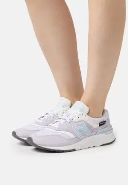 New Balance: Фиолетовые кроссовки 