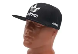 Adidas: Чёрная кепка 