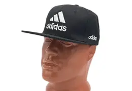 Adidas: Чёрная кепка 