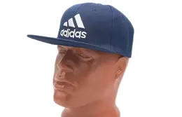 Adidas: Тёмная кепка 