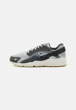 Nike: Серые кроссовки  Air Huarache