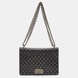 Prada: Чёрная сумка 
