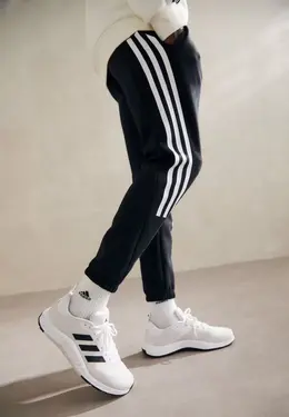 Adidas: Белые кроссовки 